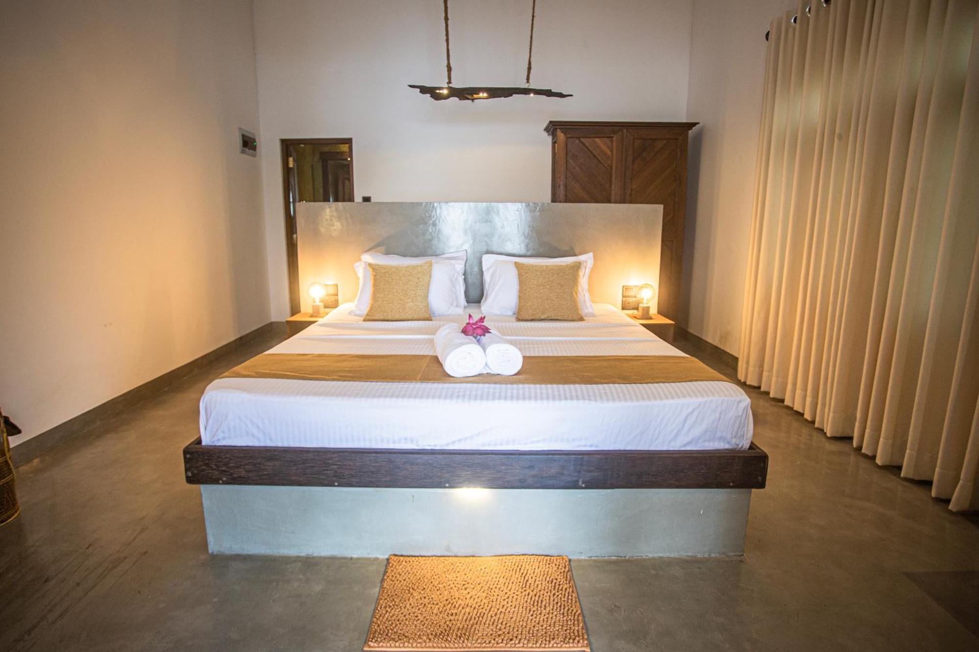 Aki Luna Lagoon Resort Hikkaduwa Exteriör bild