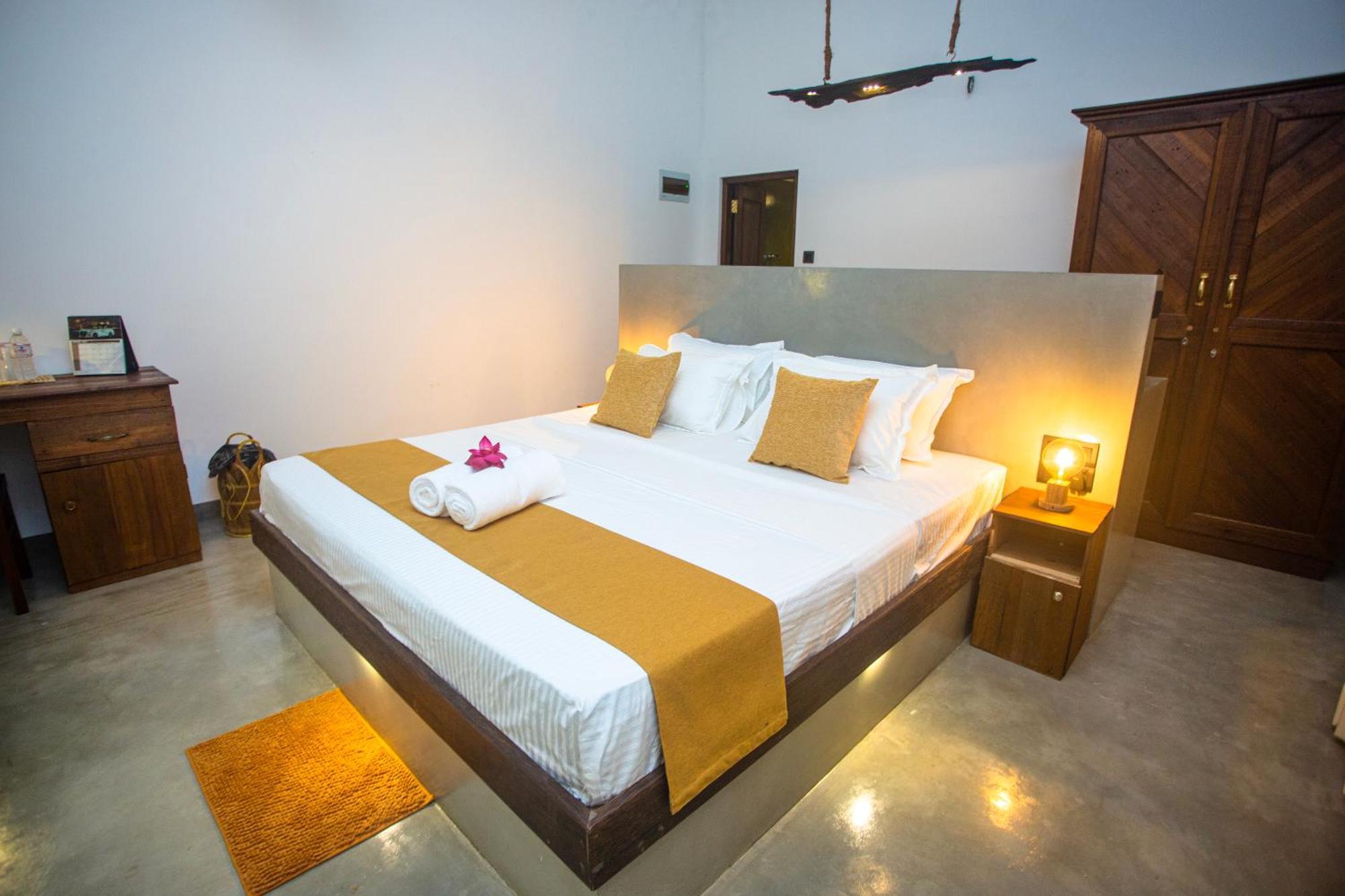 Aki Luna Lagoon Resort Hikkaduwa Exteriör bild