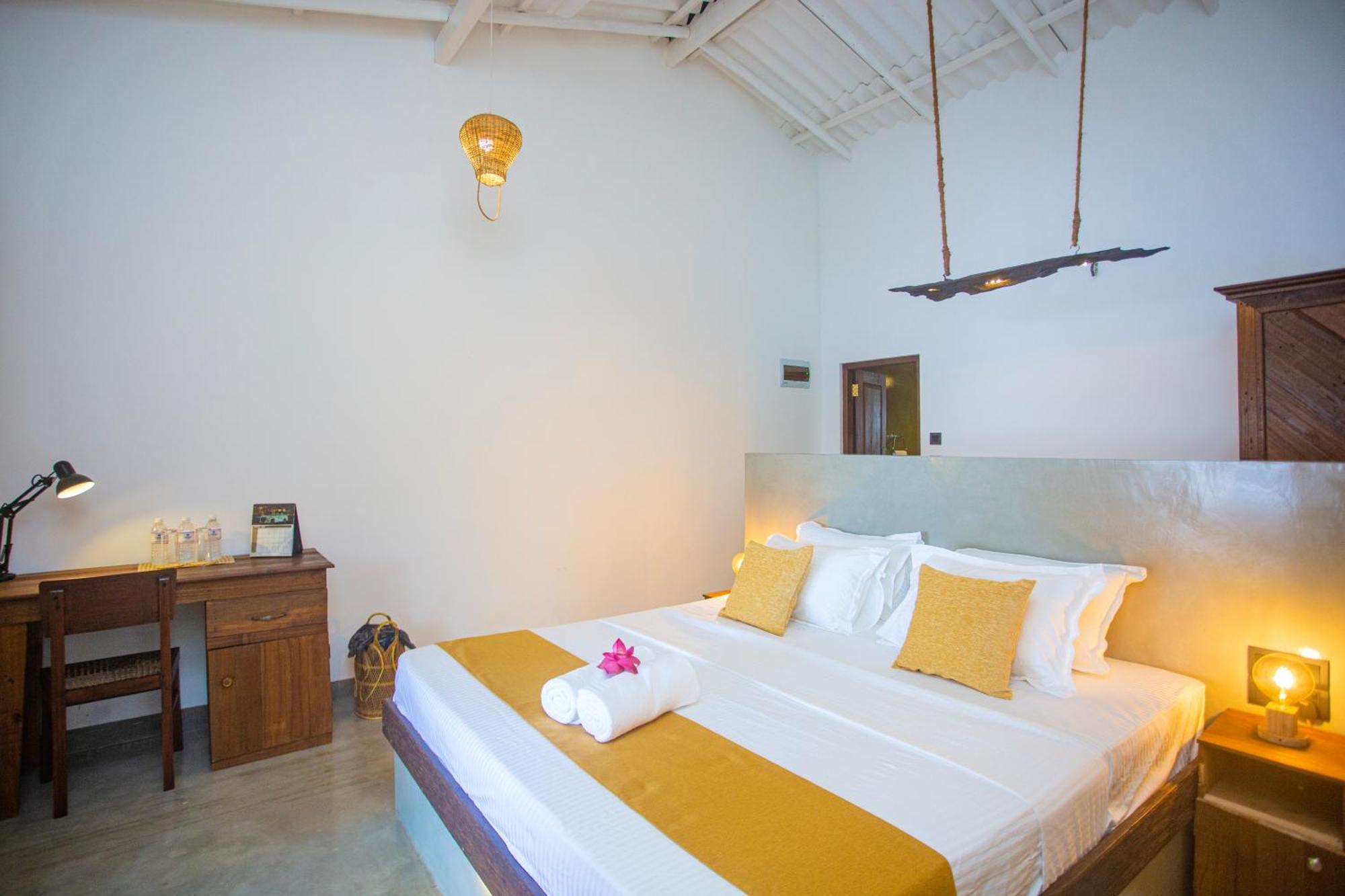 Aki Luna Lagoon Resort Hikkaduwa Exteriör bild