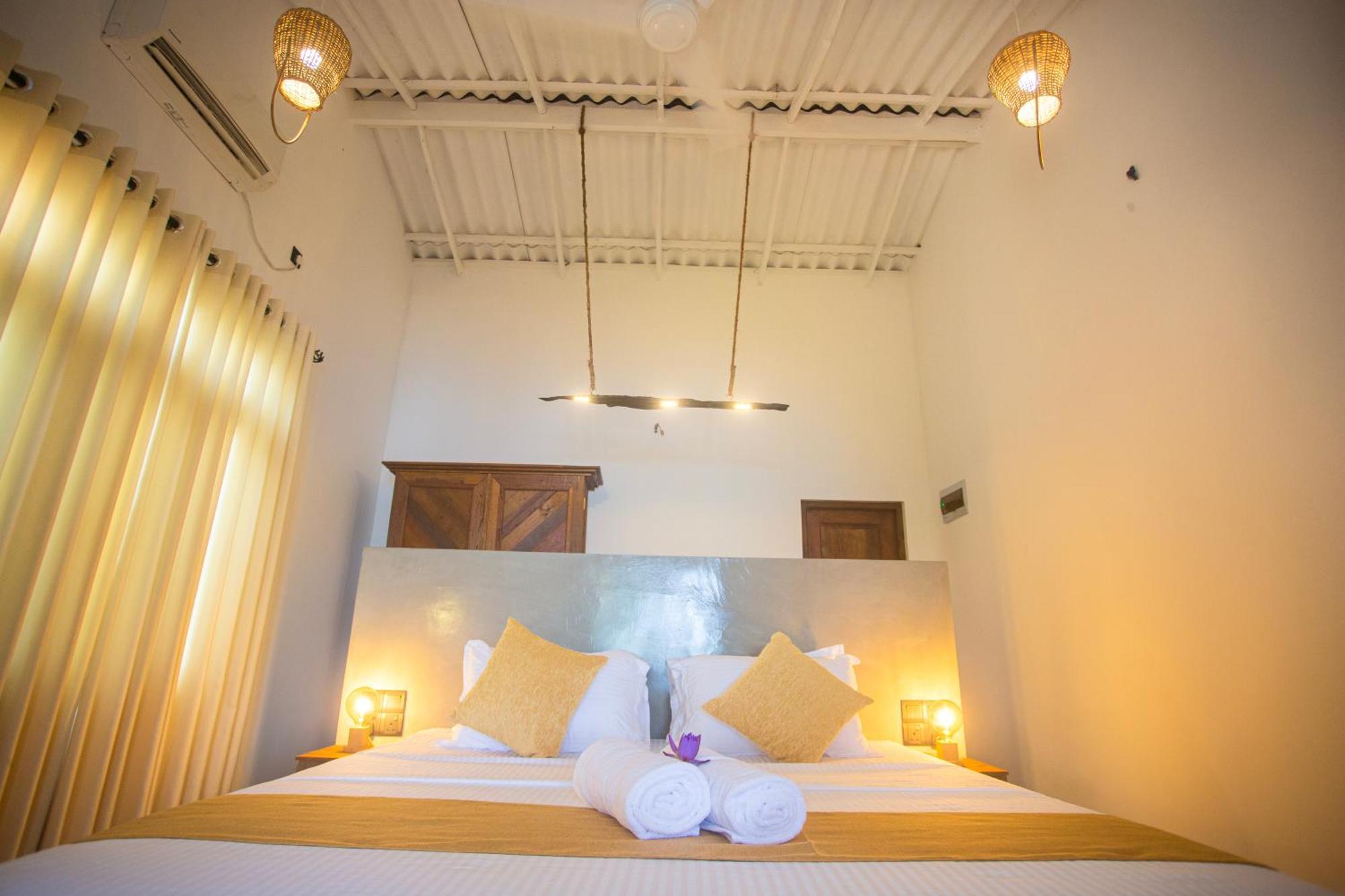 Aki Luna Lagoon Resort Hikkaduwa Exteriör bild