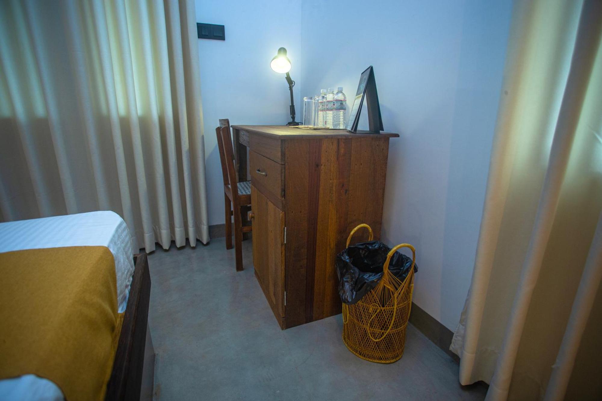 Aki Luna Lagoon Resort Hikkaduwa Exteriör bild