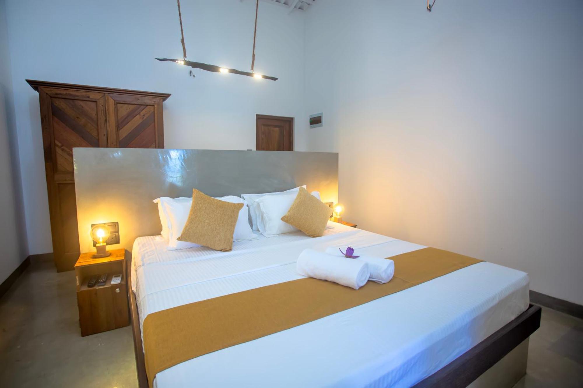 Aki Luna Lagoon Resort Hikkaduwa Exteriör bild