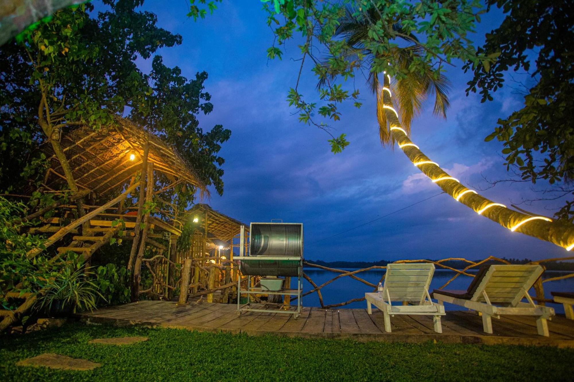 Aki Luna Lagoon Resort Hikkaduwa Exteriör bild