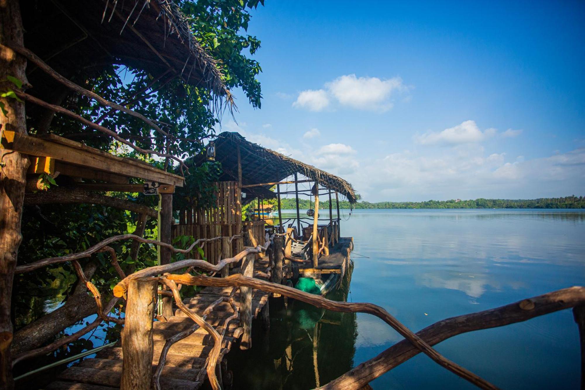 Aki Luna Lagoon Resort Hikkaduwa Exteriör bild