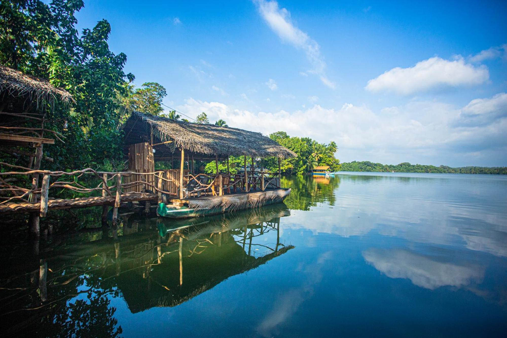 Aki Luna Lagoon Resort Hikkaduwa Exteriör bild