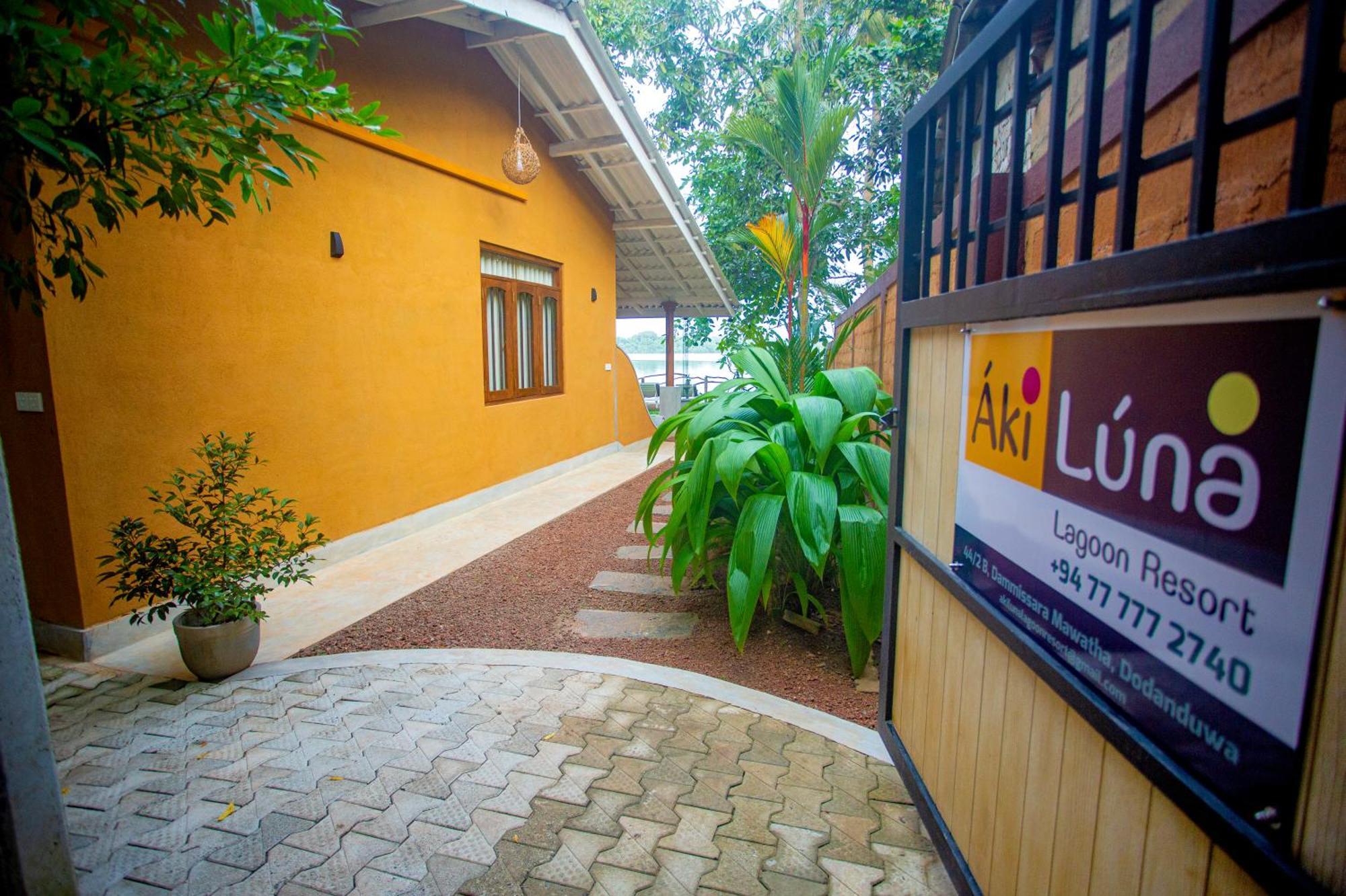 Aki Luna Lagoon Resort Hikkaduwa Exteriör bild