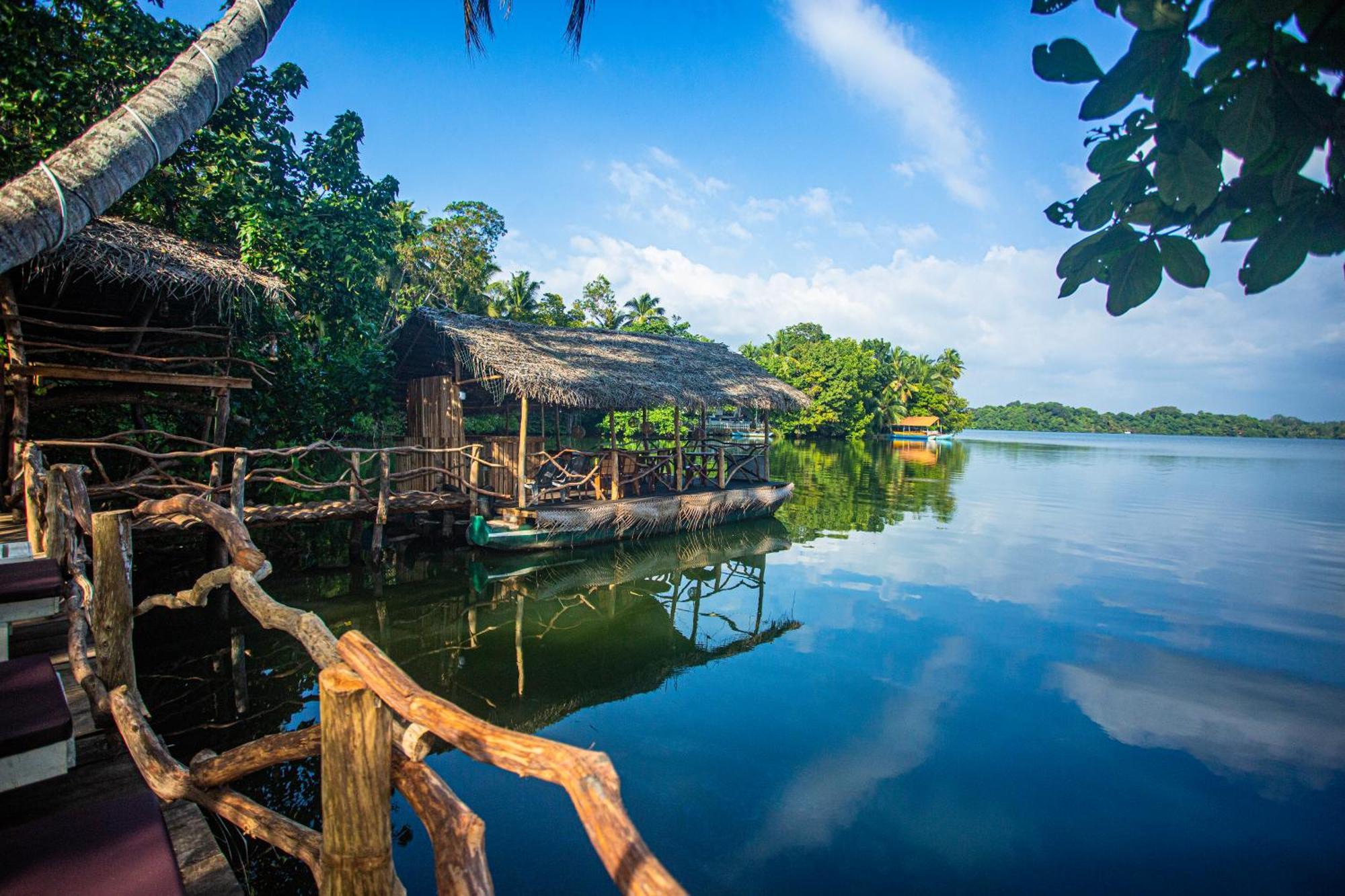 Aki Luna Lagoon Resort Hikkaduwa Exteriör bild