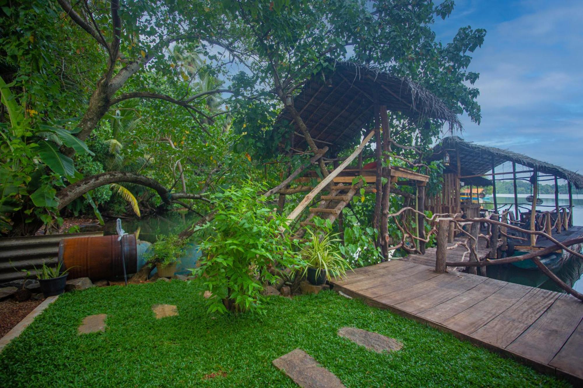 Aki Luna Lagoon Resort Hikkaduwa Exteriör bild