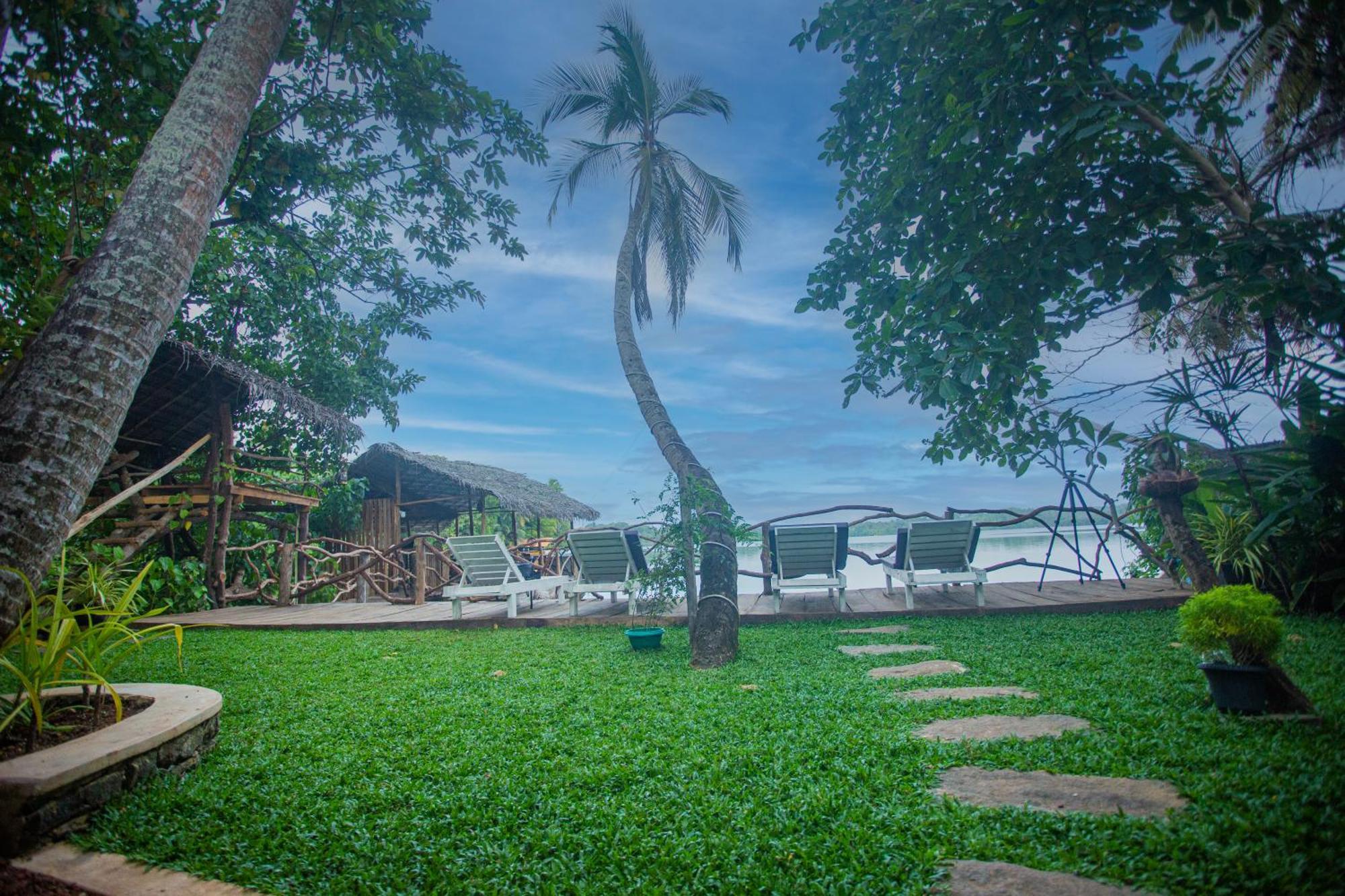 Aki Luna Lagoon Resort Hikkaduwa Exteriör bild