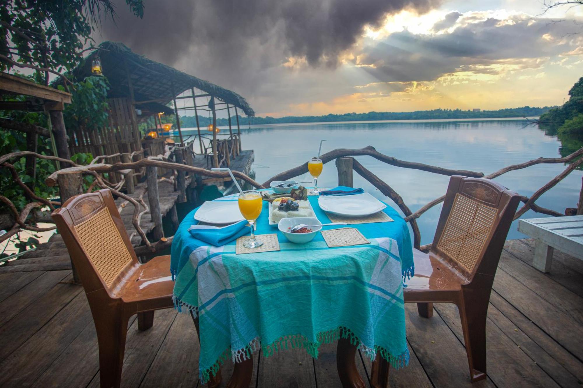 Aki Luna Lagoon Resort Hikkaduwa Exteriör bild